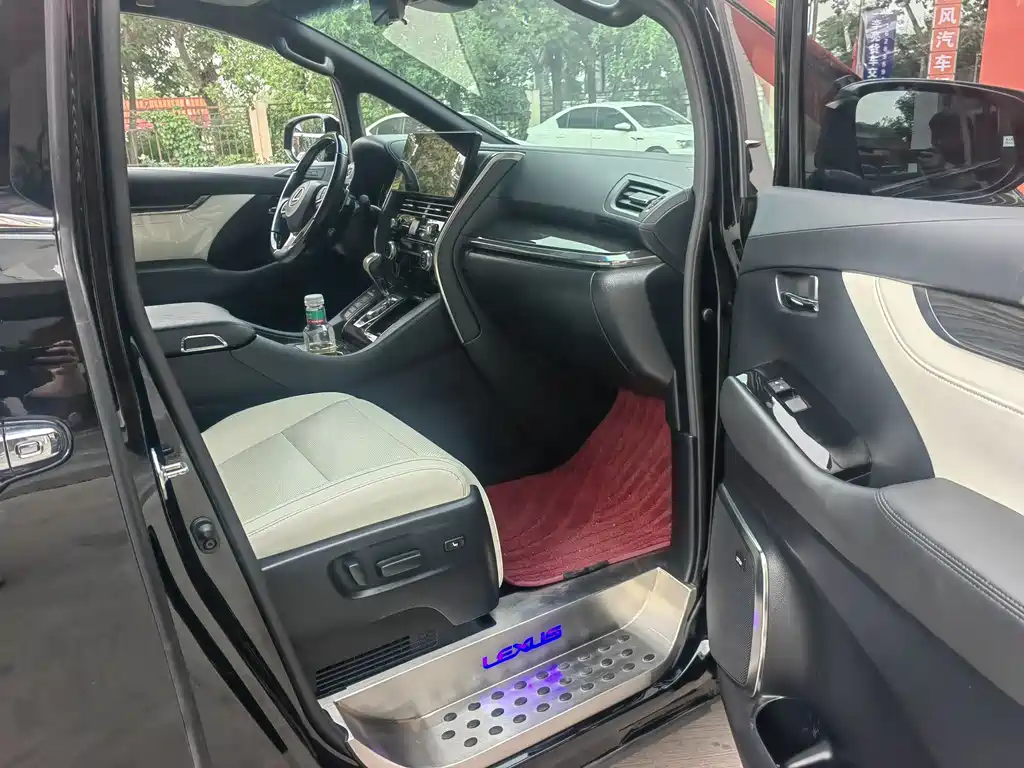 Lexus LM 300 h 7-seat Elegant