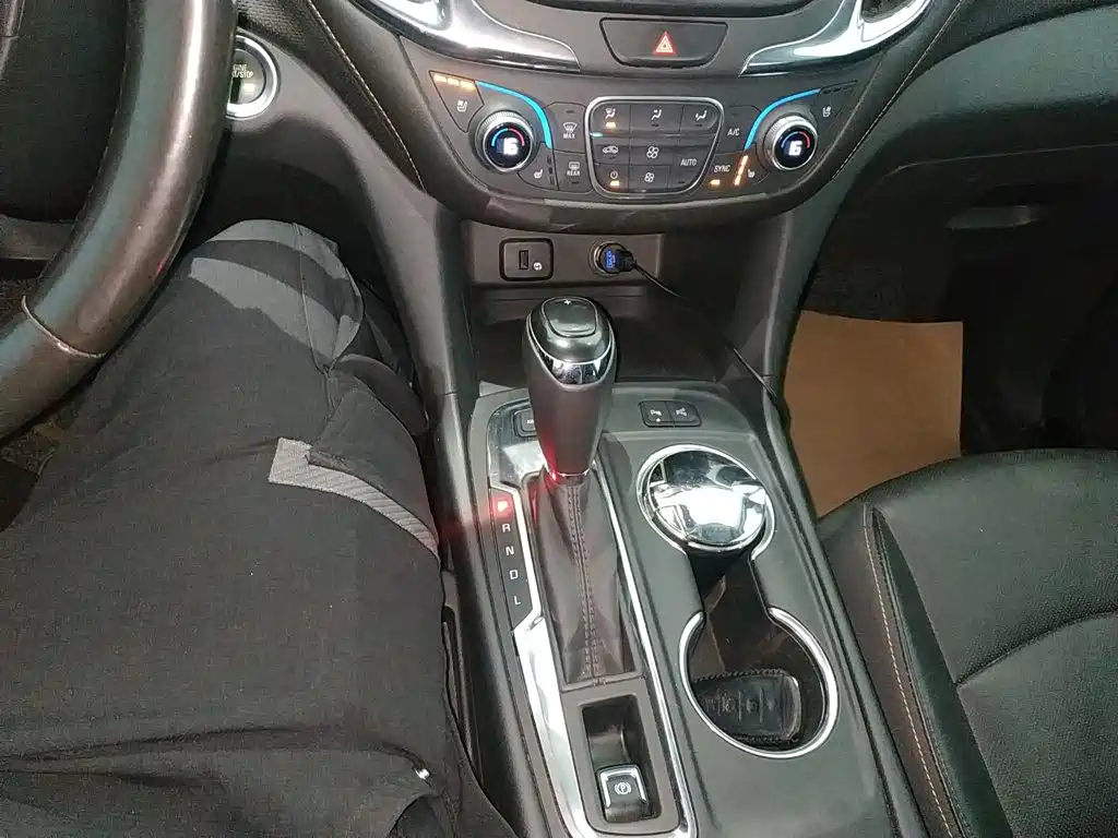 Equinox 探界者 2017款 550 T 自动四驱捍界版