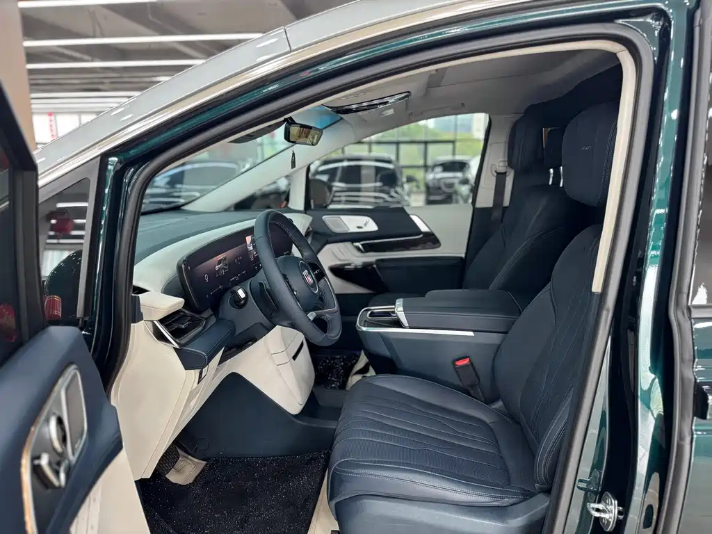 Century 2.0 T 4-seat Private