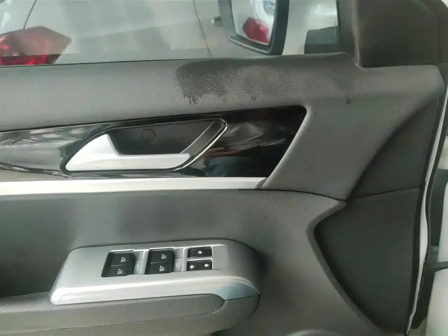 Dongfeng Fengshen AX7 2.0 L Auto Smart Joy