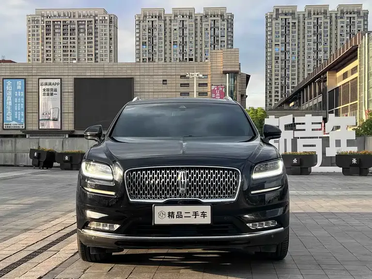 Lincoln Nautilus 2.7 T 4 WD Honor Shine