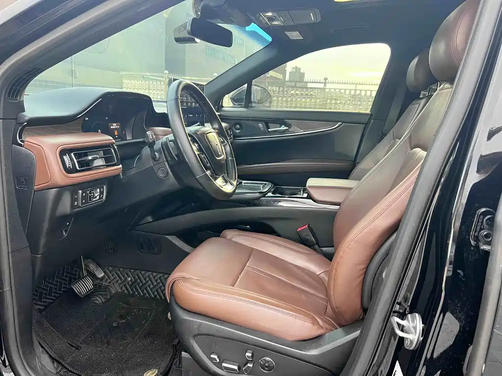 Nautilus 2.7 T 4 WD Honor Shine