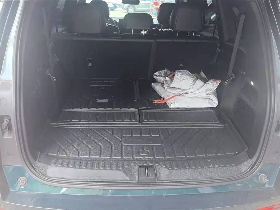GAC Trumpchi GS8 Navigator Series 2.0 TGDI 2 WD Distinguished (6-seat)