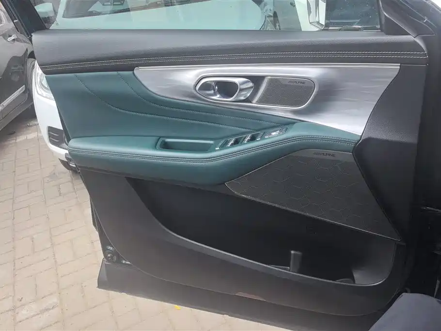 GAC Trumpchi GS8 Navigator Series 2.0 TGDI 2 WD Distinguished (6-seat)