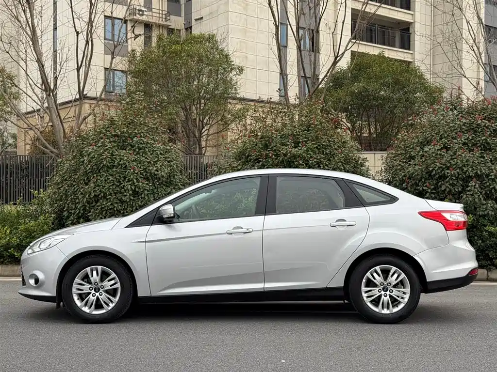 Focus Sedan 1.6 L Auto Comfort