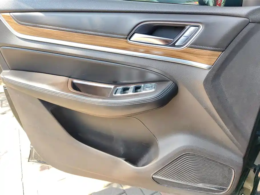 Roewe RX8 30 T Connected 2 WD Flagship
