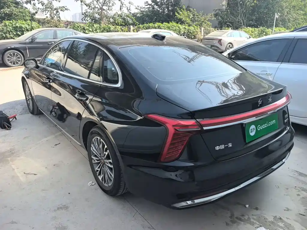 Hongqi H5 1.5 T DCT Connected Flagship Charm