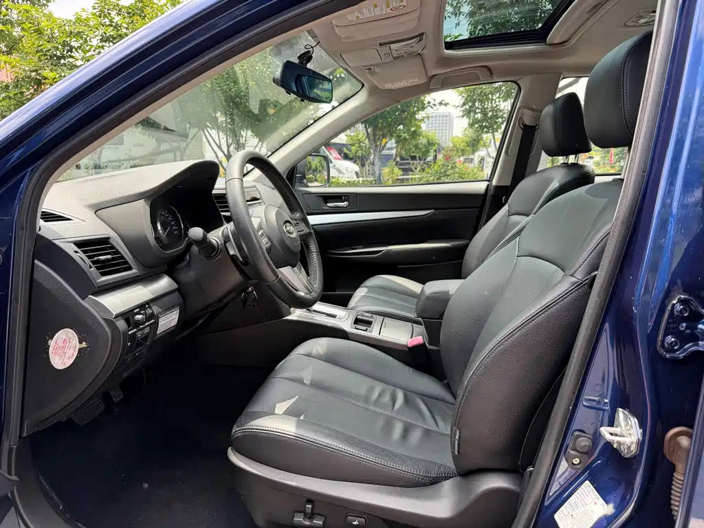 Legacy 2.0 i Luxury Wagon