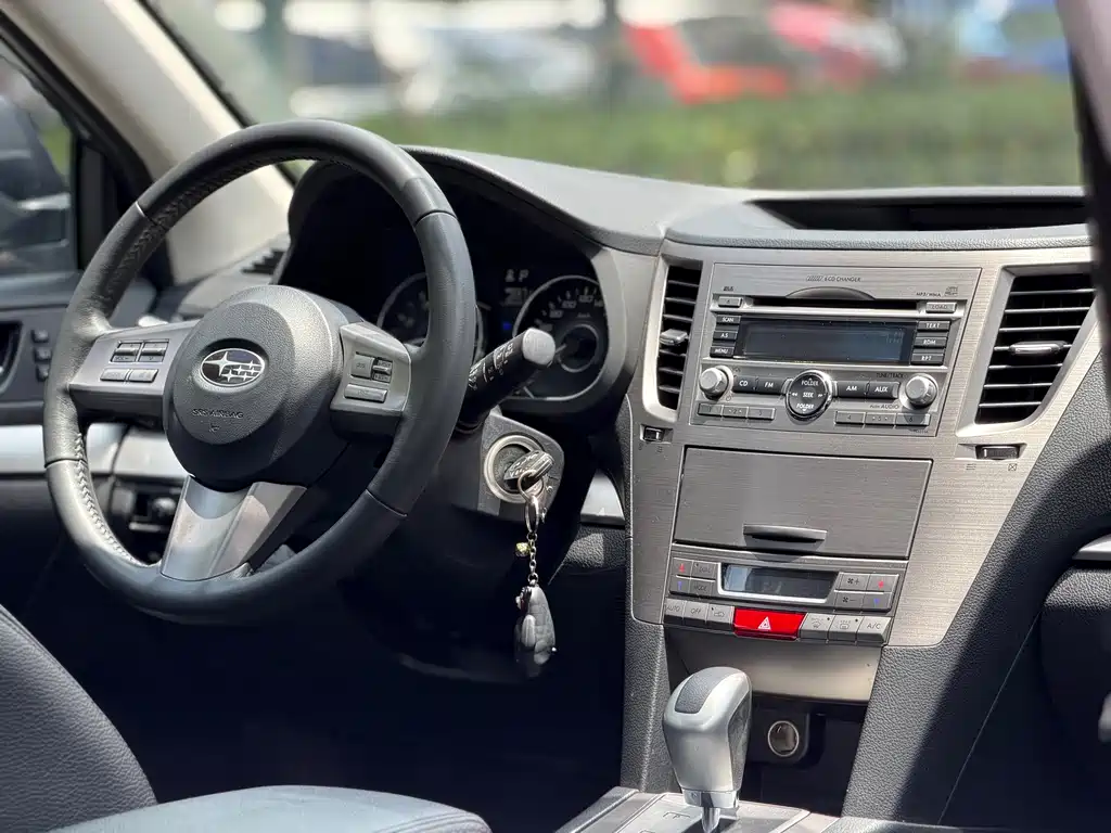 Legacy 2.0 i Luxury Wagon