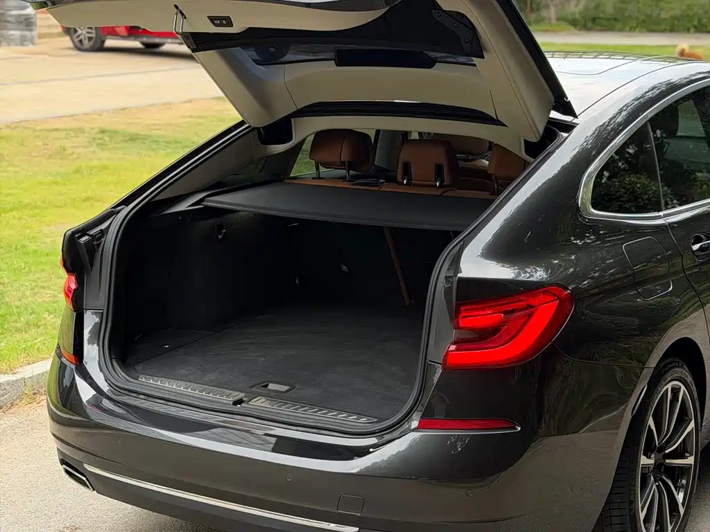 BMW 6 Series GT 630 i Luxury Design Package