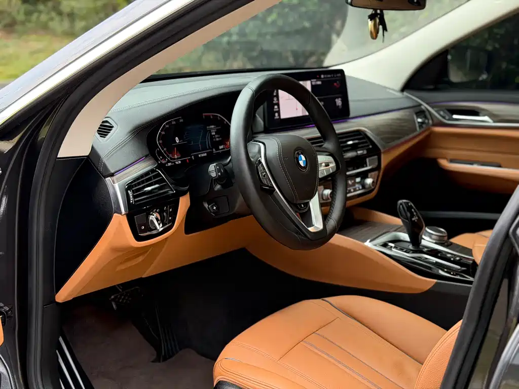 BMW 6 Series GT 630 i Luxury Design Package