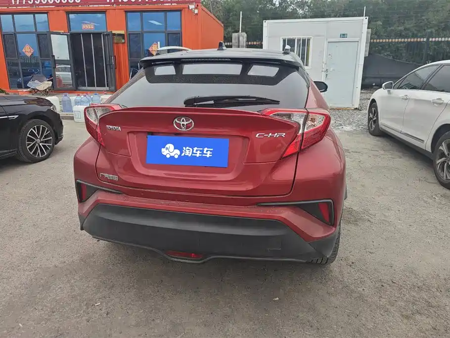Toyota C-HR 2.0 L Leading Sunroof CN-VI