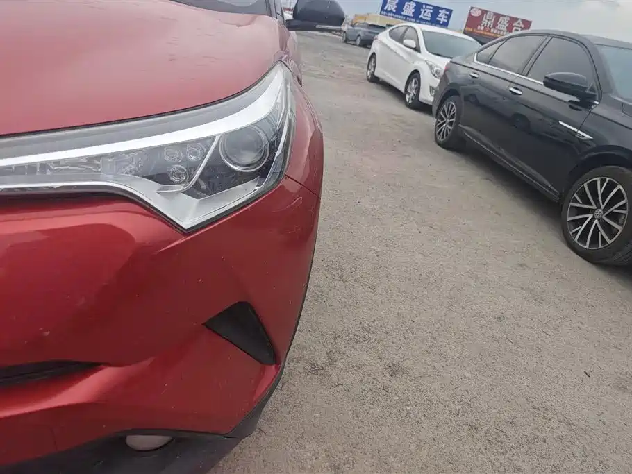 Toyota C-HR 2.0 L Leading Sunroof CN-VI