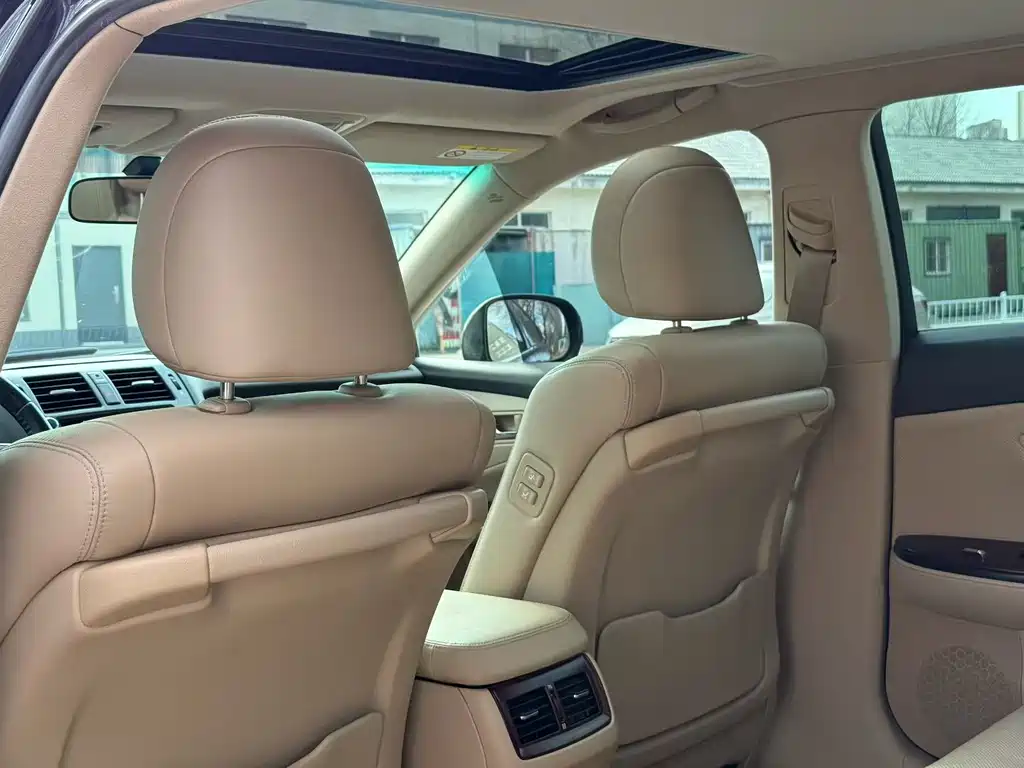 Crown 2.5 L Royal Leather Sunroof Special Edition