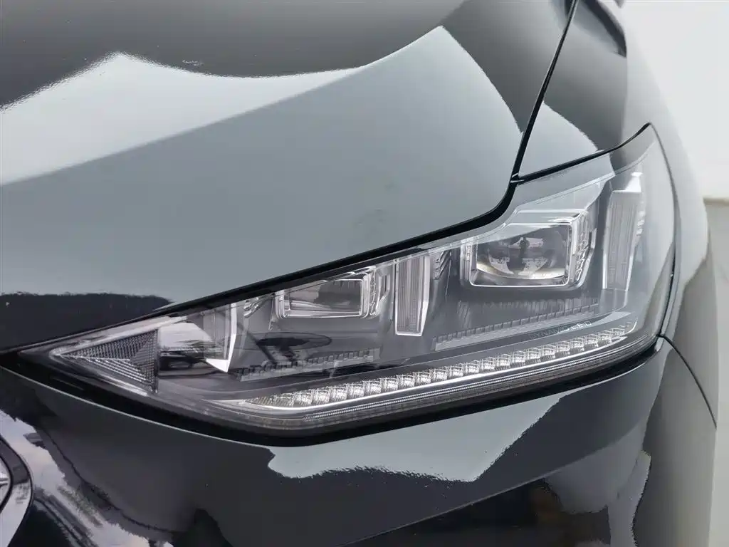 WEY VV6 2.0 T 2 WD Smart Guard +