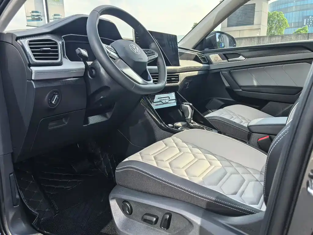 Tayron 330 TSI 2 WD Luxury Plus Advanced