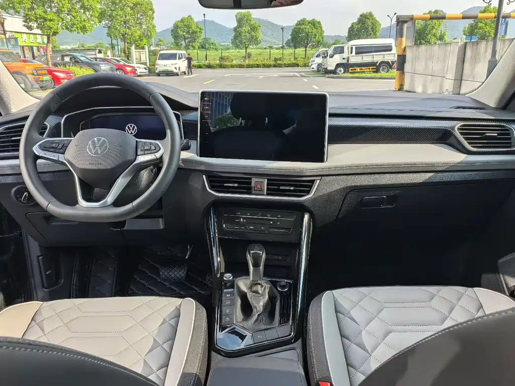 Tayron 330 TSI 2 WD Luxury Plus Advanced