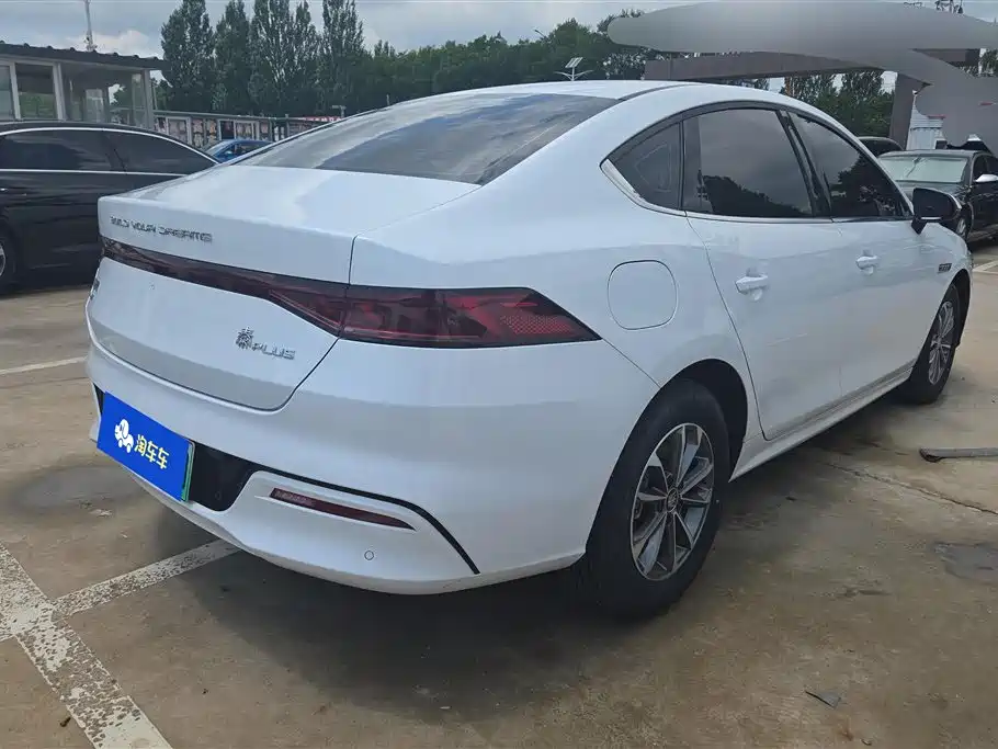 Qin PLUS Glory DM-i 55 KM Leading