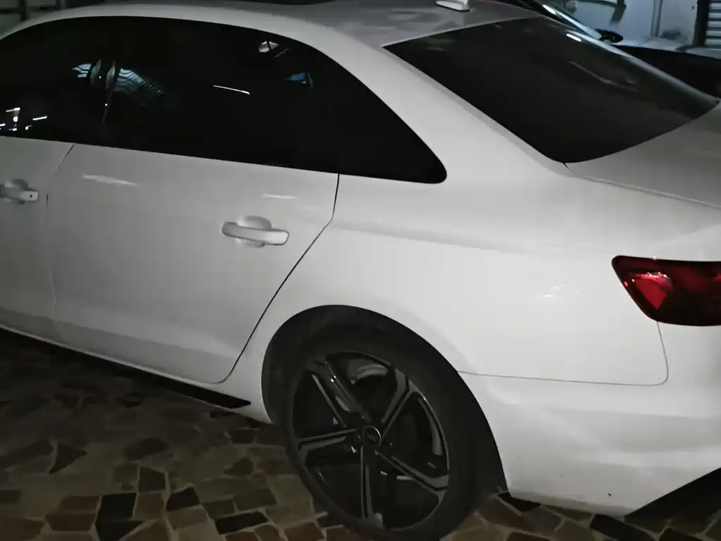 Audi A4 L 40 TFSI Luxury Dynamic