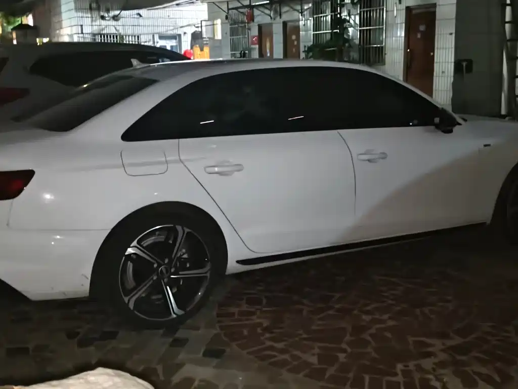 Audi A4 L 40 TFSI Luxury Dynamic