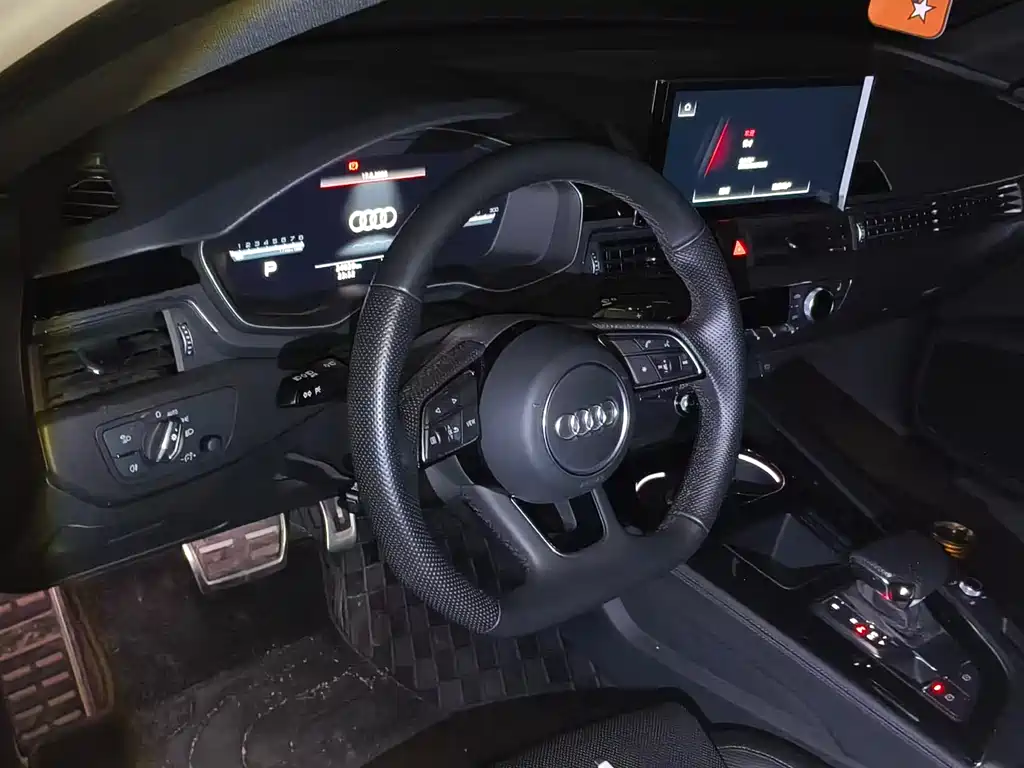 Audi A4 L 40 TFSI Luxury Dynamic