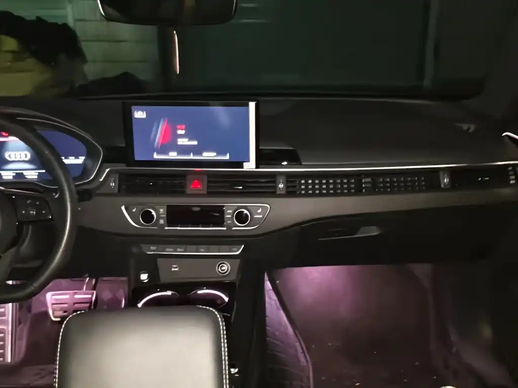 Audi A4 L 40 TFSI Luxury Dynamic