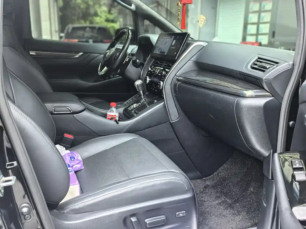 Lexus LM 300 h 7-seat Elegant