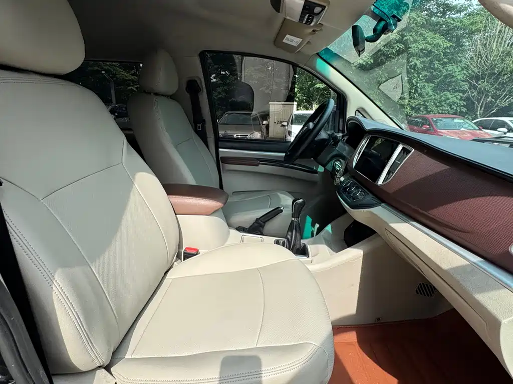 Lingzhi M5 L 1.6 L 7-seat Comfort CN-VI