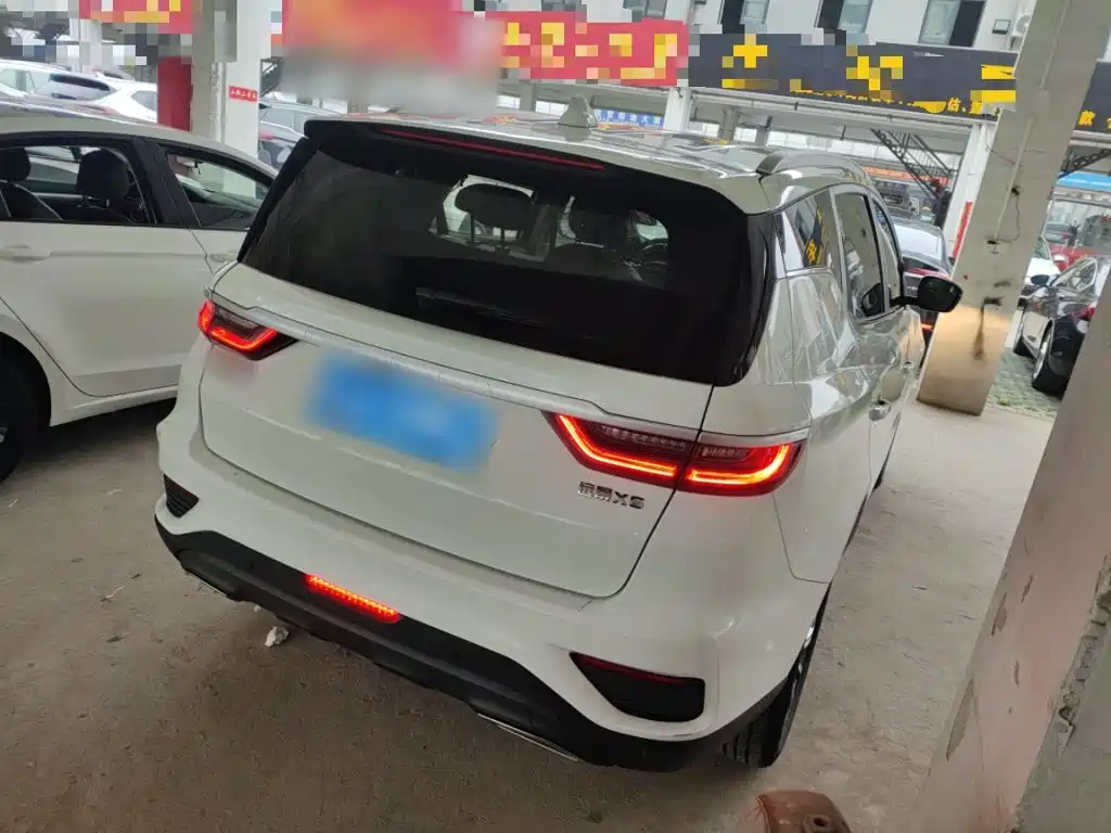 Vision X6 1.4 T CVT Distinguished