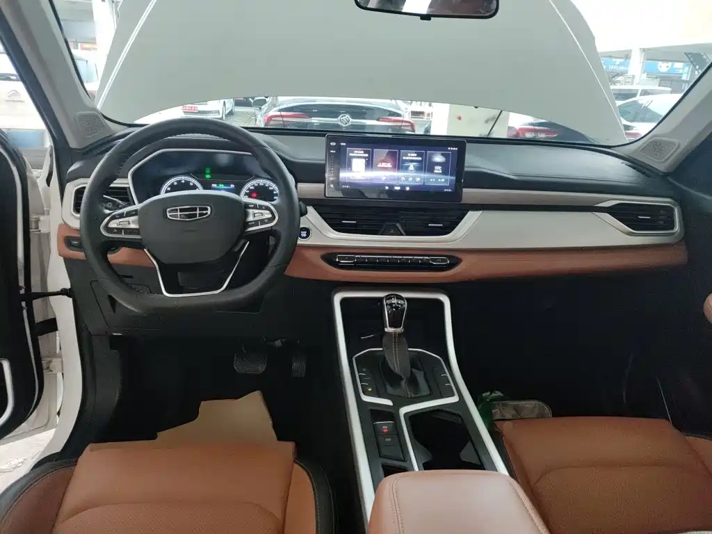 Vision X6 1.4 T CVT Distinguished