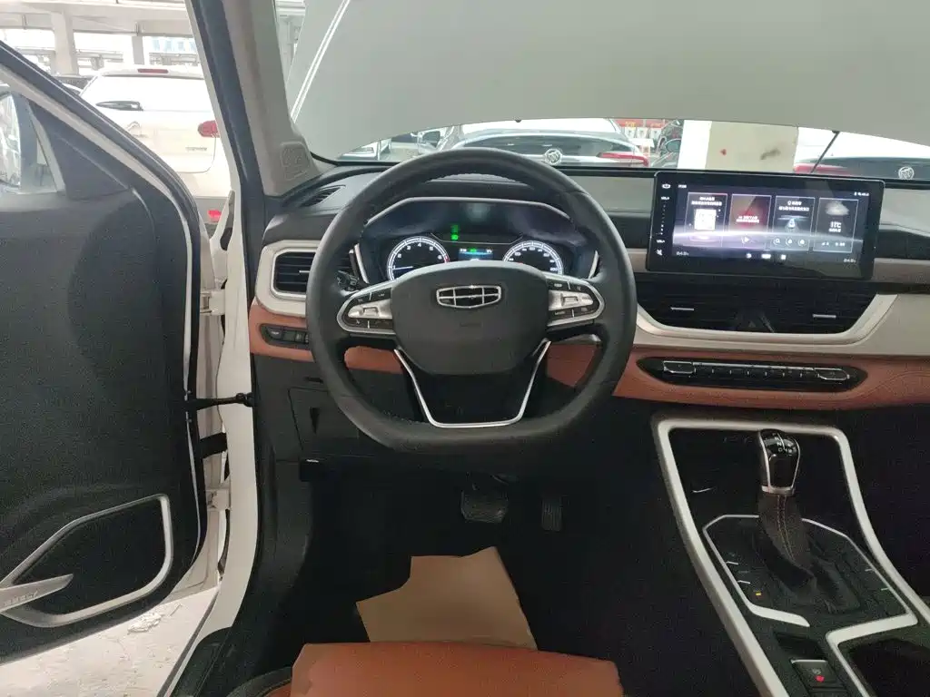 Vision X6 1.4 T CVT Distinguished