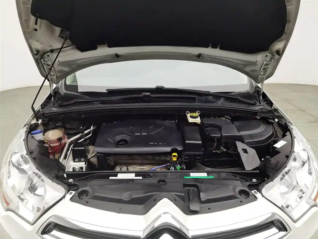 Citroen C4 L 雪铁龙C4 L 2015款 1.8 L 自动尊贵版