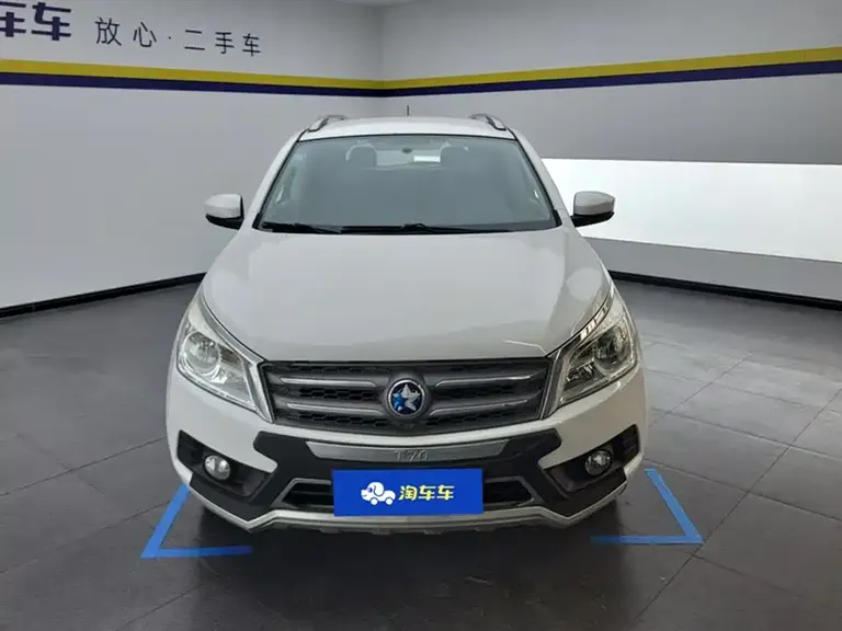 Venucia T70 2.0 L CVT Wise Travel