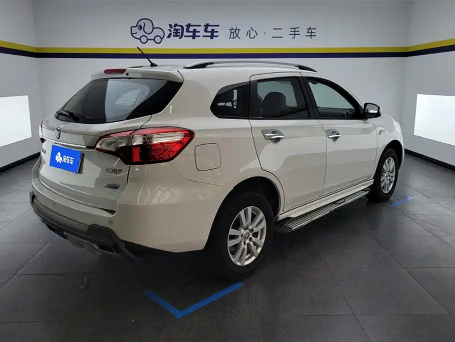 Venucia T70 2.0 L CVT Wise Travel