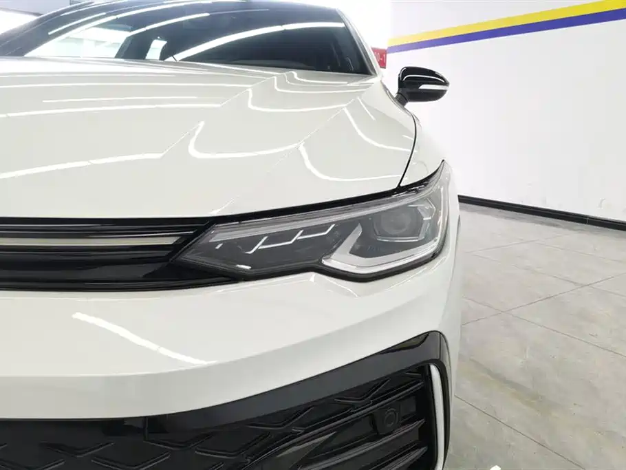 Golf 300 TSI R-Line