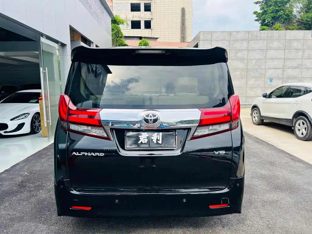 Alphard 3.5 L Luxury