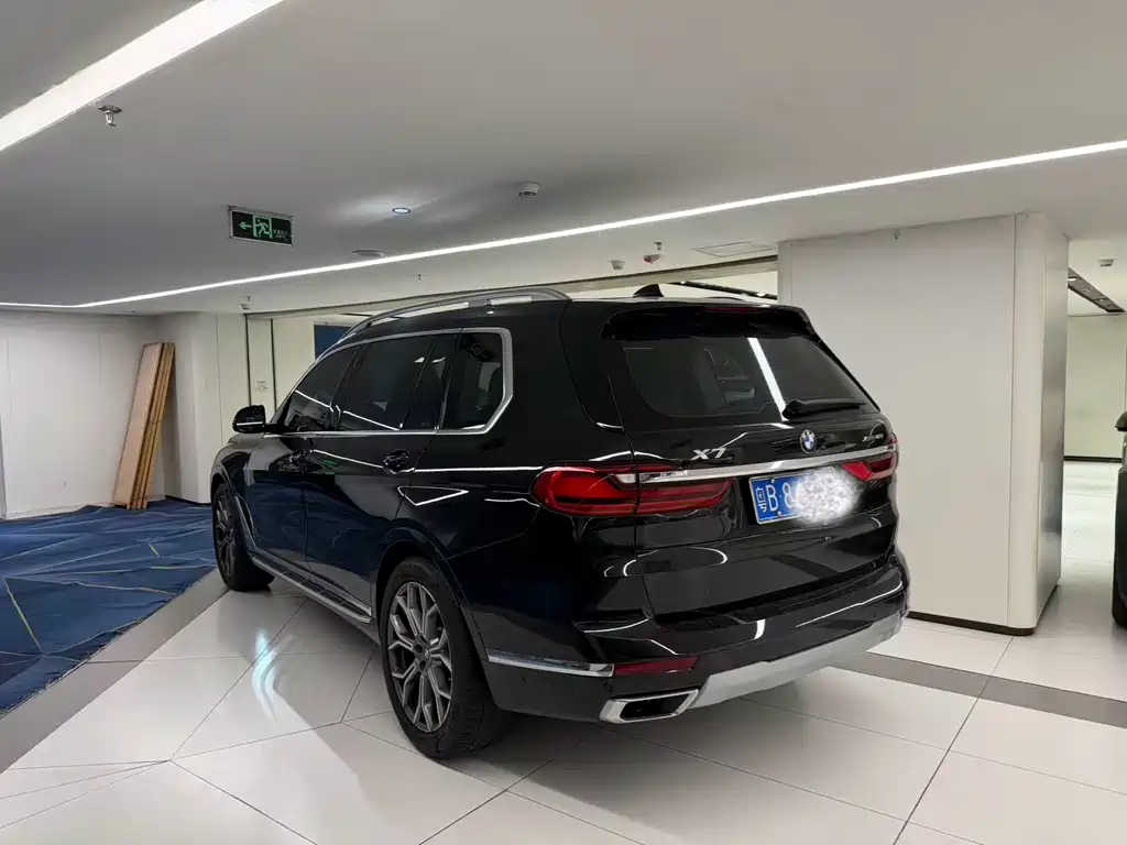 BMW X7 xDrive40 i Leading Luxury Package