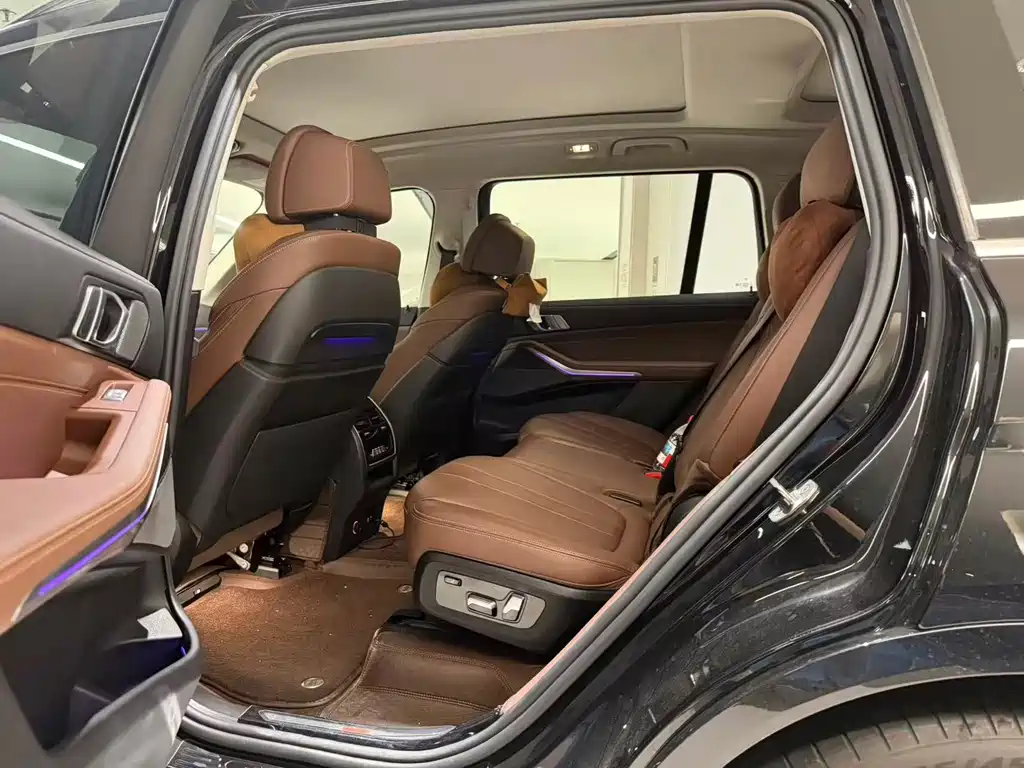BMW X7 xDrive40 i Leading Luxury Package