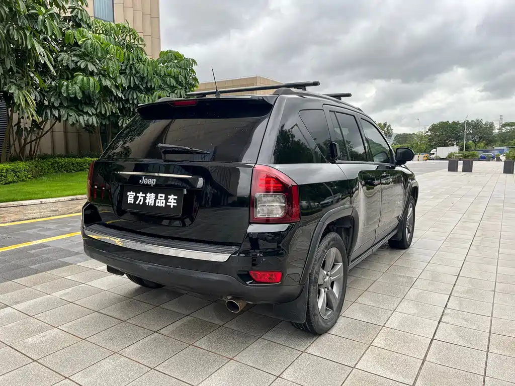 Compass (Import) Facelift 2.4 L 4 WD Comfort