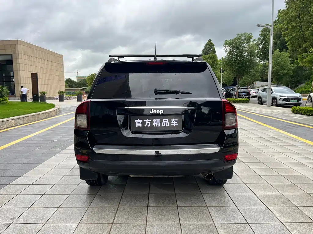 Compass (Import) Facelift 2.4 L 4 WD Comfort
