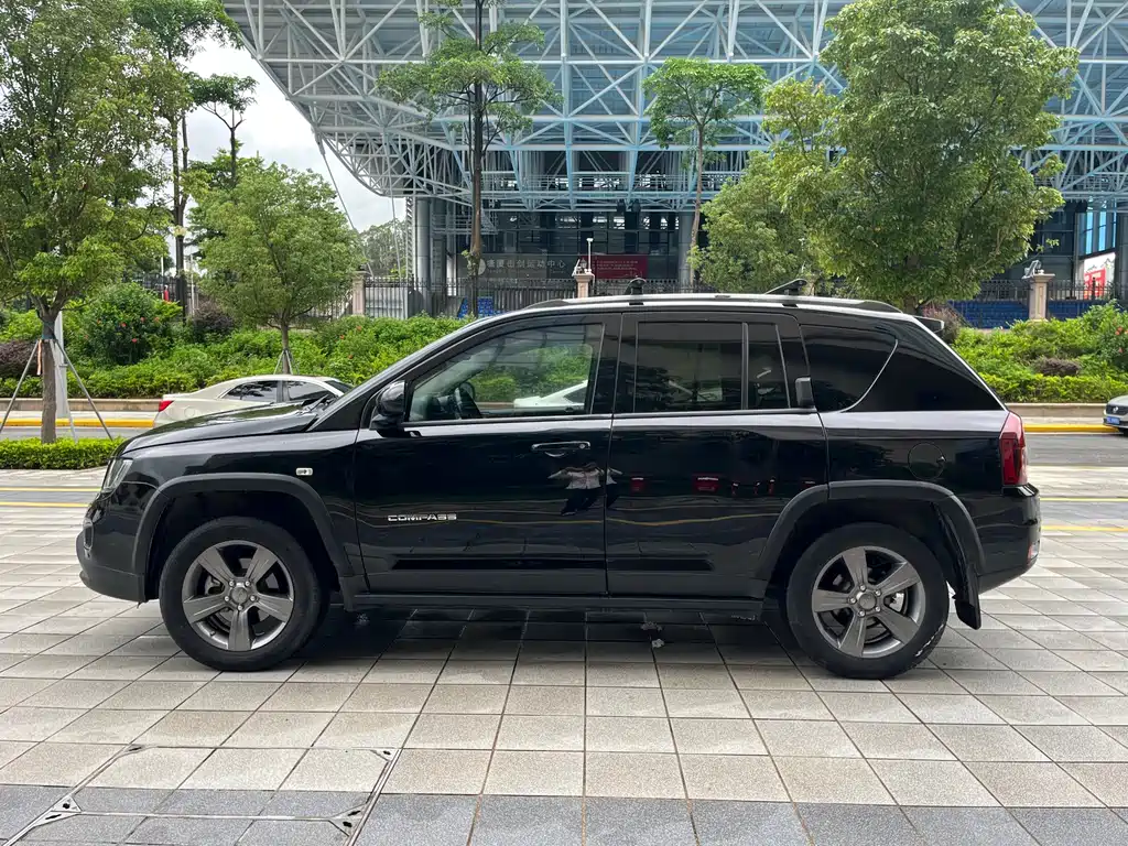 Compass (Import) Facelift 2.4 L 4 WD Comfort