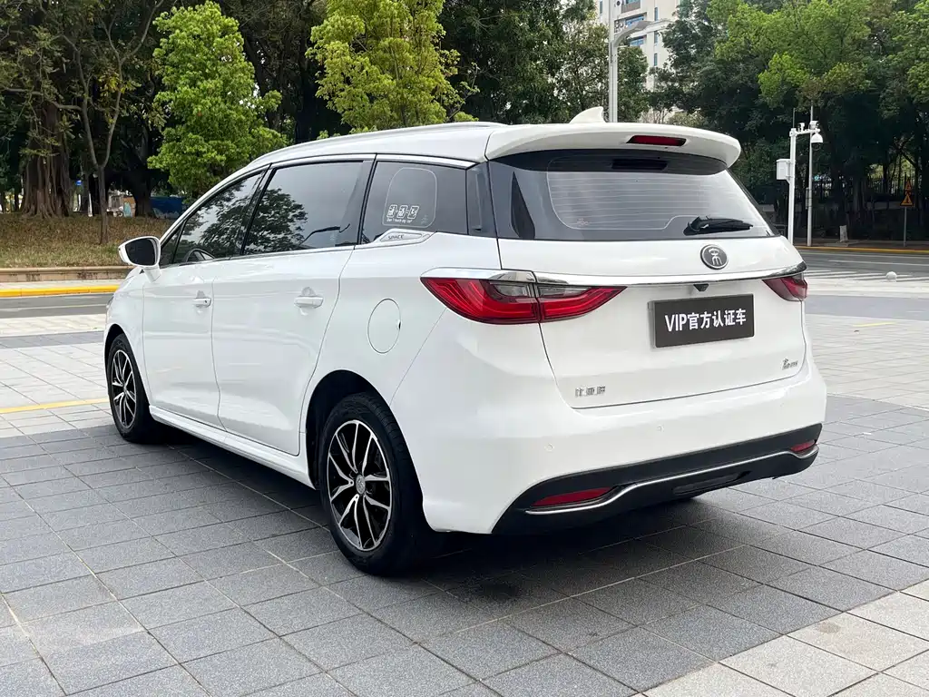 Song MAX 1.5 T Auto Connected Premium 7-seat
