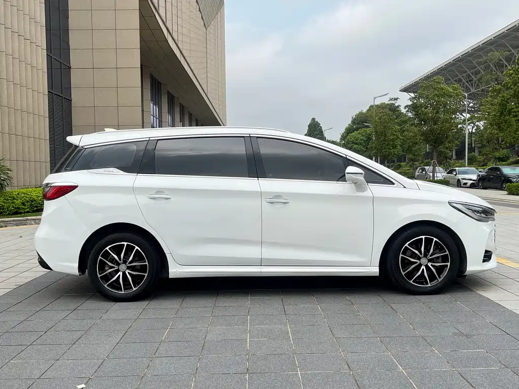 Song MAX 1.5 T Auto Connected Premium 7-seat