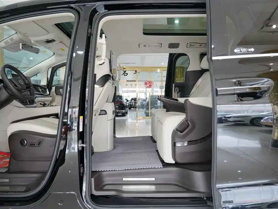 Denza D9 DM-i Smart Drive 1020 4 WD Flagship