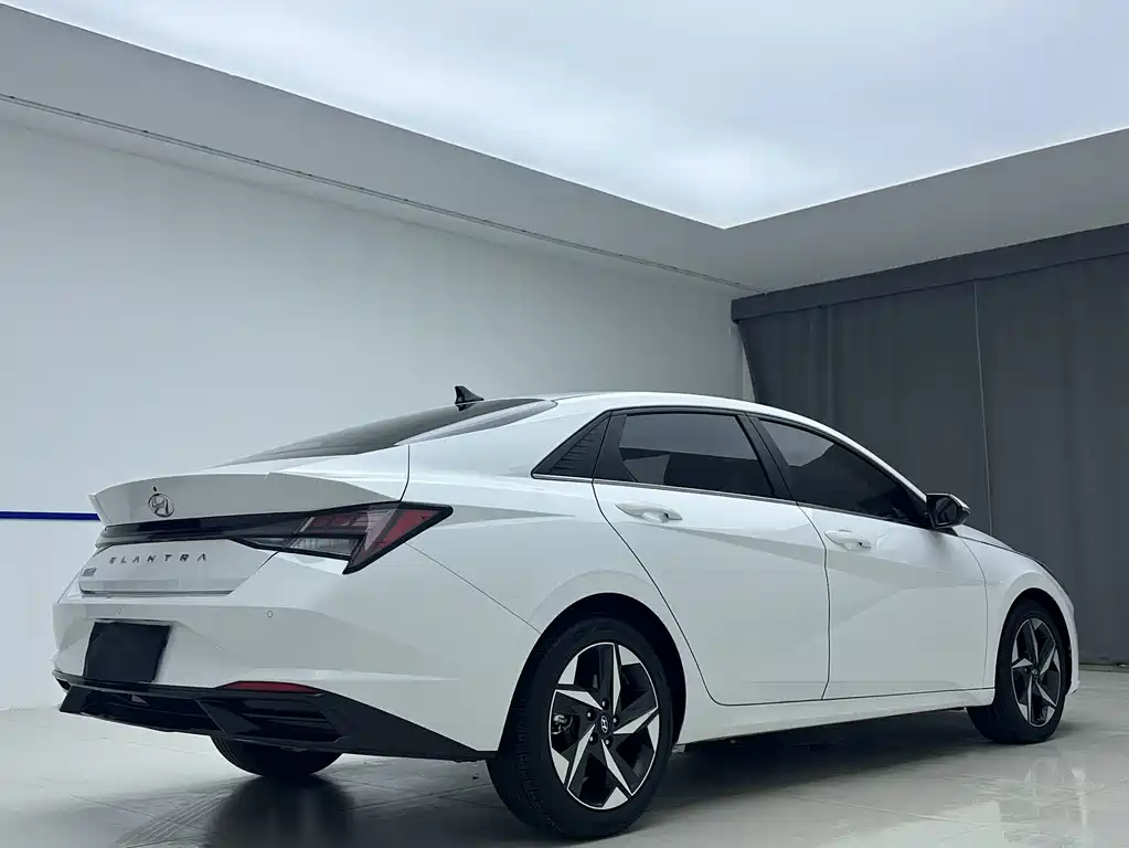Elantra 1.5 L CVT LUX Distinguished