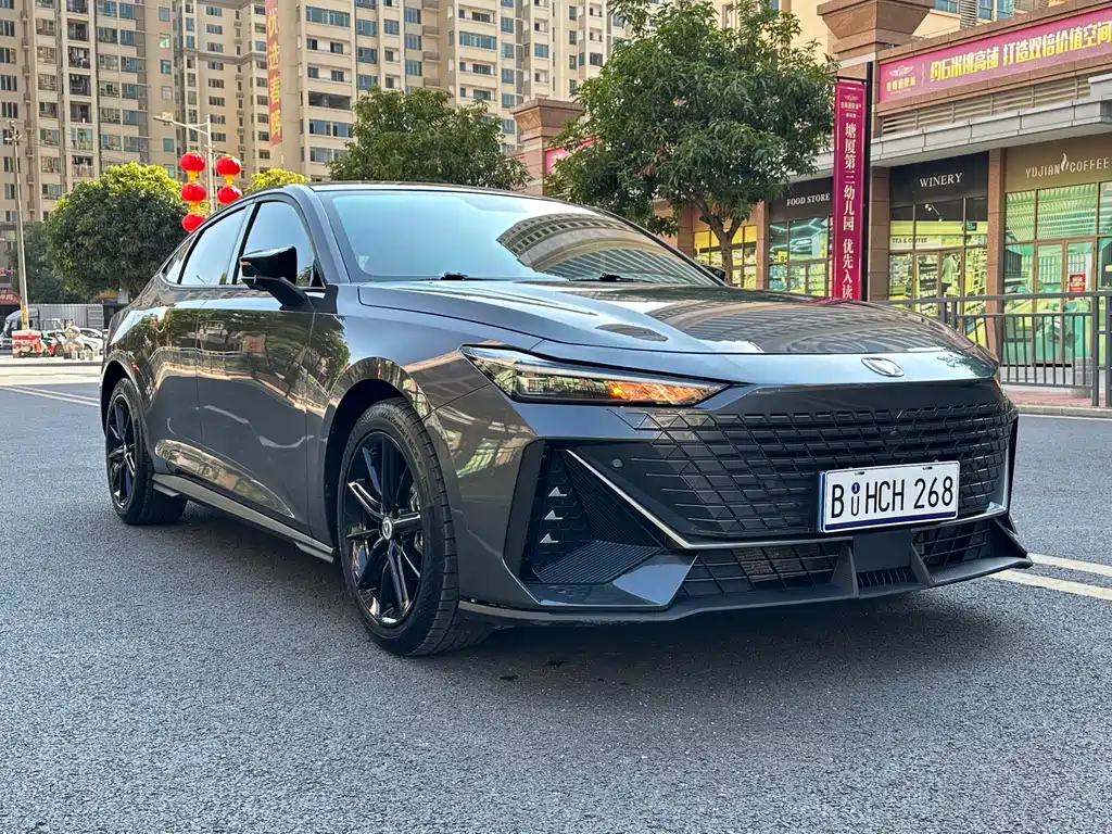 Changan UNI-V 1.5 T Distinguished