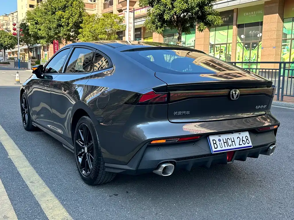 Changan UNI-V 1.5 T Distinguished