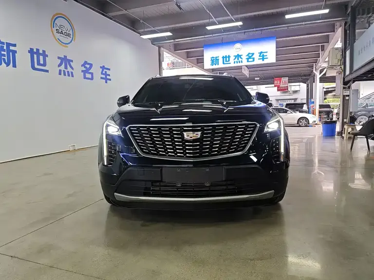 Cadillac XT4 28 T 2 WD Leading