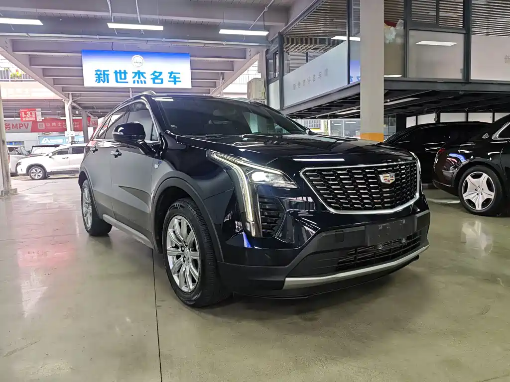 Cadillac XT4 28 T 2 WD Leading