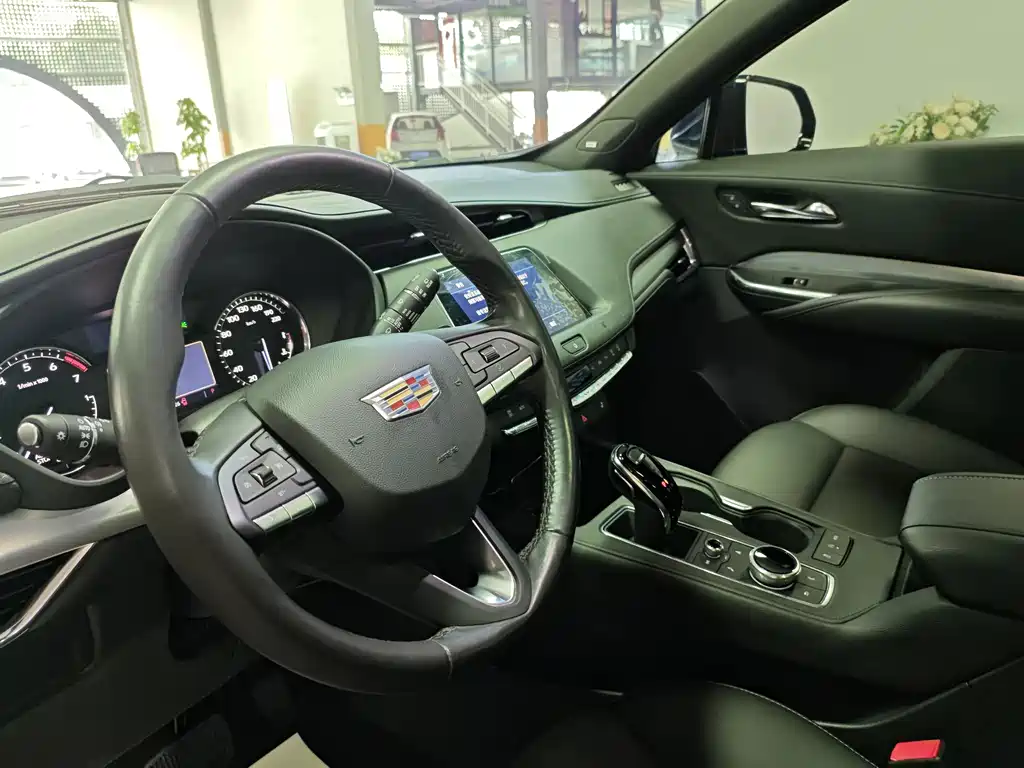 Cadillac XT4 28 T 2 WD Leading